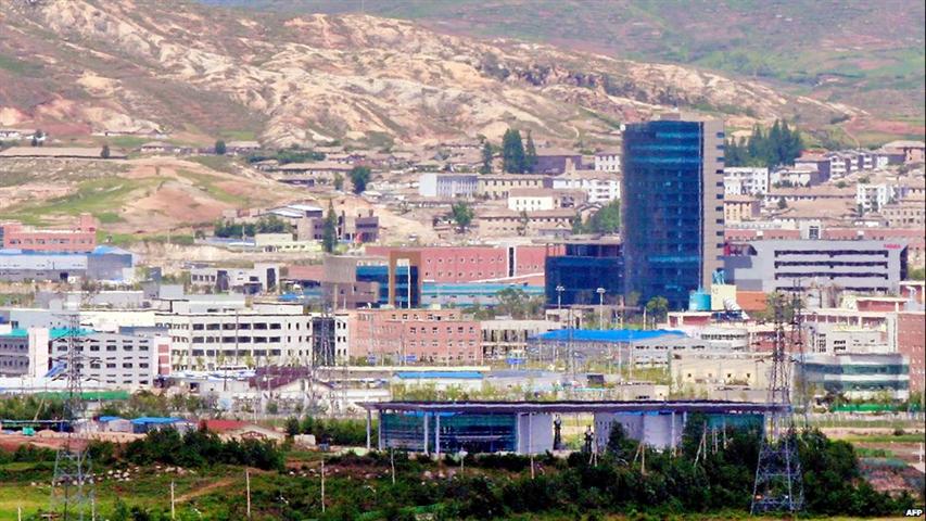 ສປປ ເກົາຫຼີ ອະນຸຍາດໃຫ້ ນັກທຸລະກິດ ສ ເກົາຫຼີ ເຂົ້າເຂດ ອຸດສາຫະກຳລວມ Kaesong